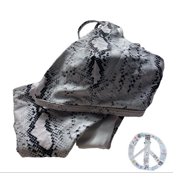 $5$ add on item$ Snakeskin print bikini. Size large. Untagged - Picture 4 of 7